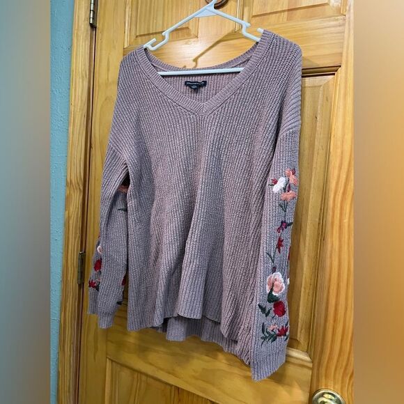 Gorgeous American Eagle floral embroidered sleeves size S mauve sweater - Picture 1 of 8